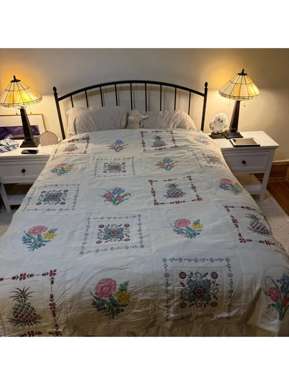 Vintage Hand Stitched Floral Queen Quilt – 78" x 64" - Picture 1 of 11